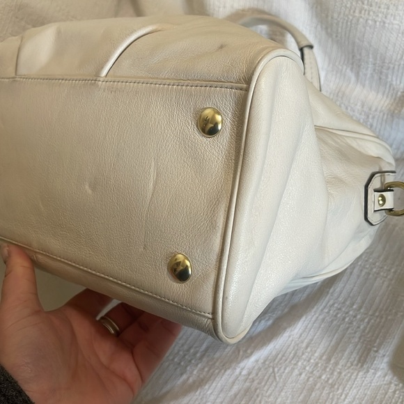 COACH- Taylor leather satchel in Ivory - F25296- GUC - Picture 15 of 17